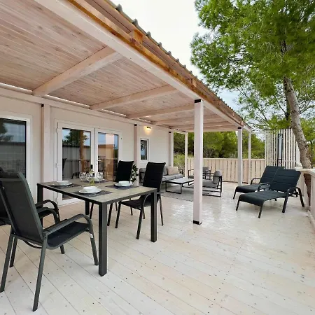 Casper, White Wave Holiday home Drage
